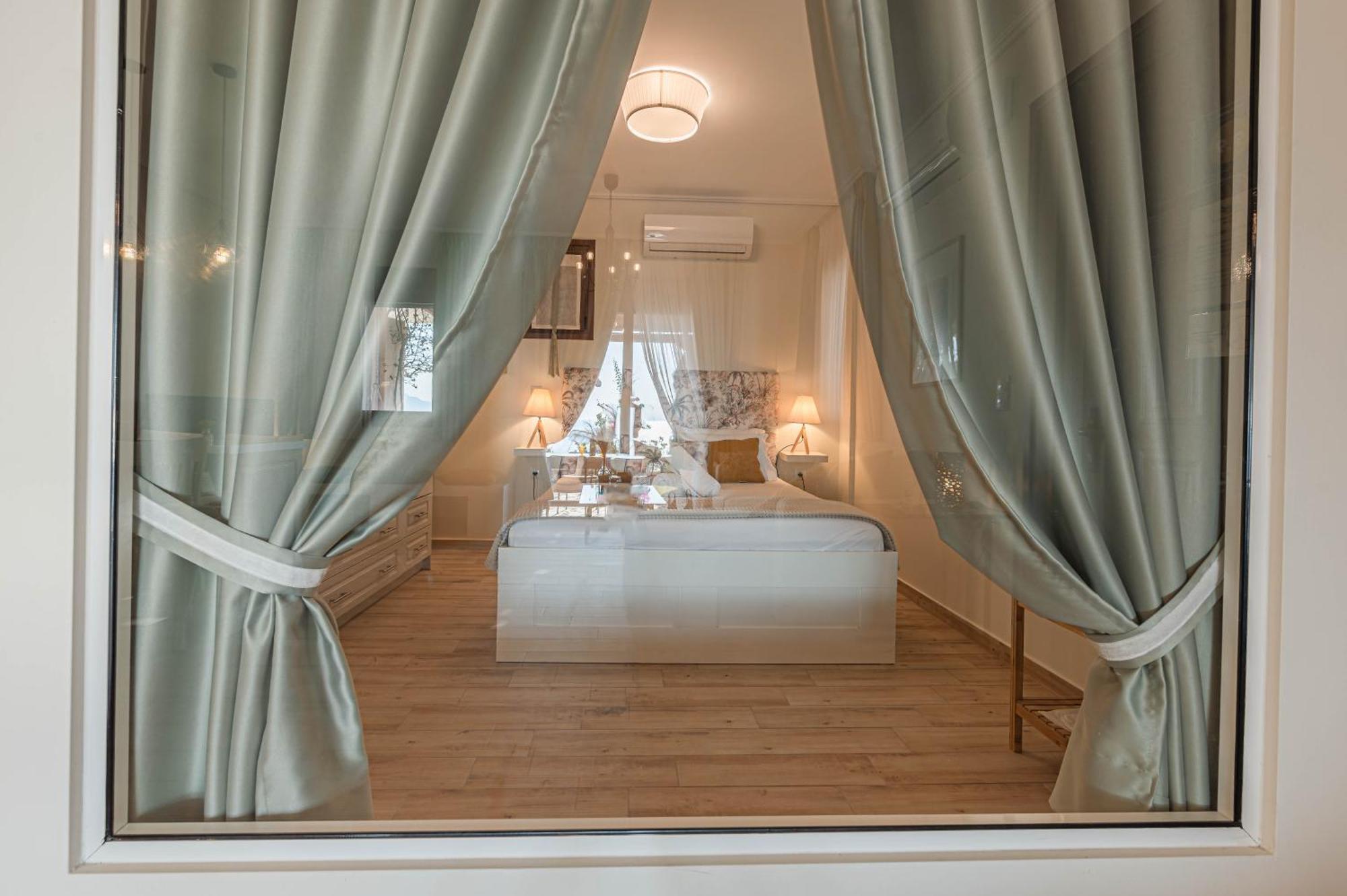 Paralio Astros Beachfront Suite Xiropigado Exterior foto