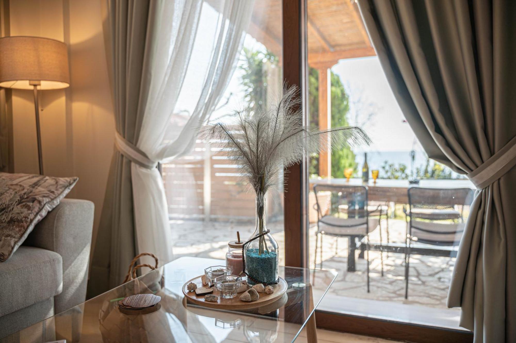 Paralio Astros Beachfront Suite Xiropigado Exterior foto