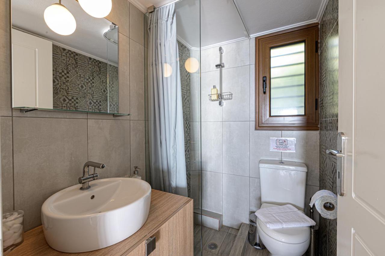 Paralio Astros Beachfront Suite Xiropigado Exterior foto